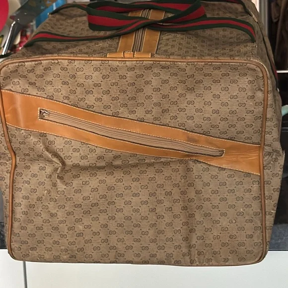 🌺SOLD SOLD ‼️‼️‼️GORGEOUS VERY RARE  GUCCI DUFFLE ❤️‍🔥 - Picture 3 of 9